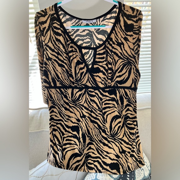 Women’s attractive Tiger print blouse size 1X, 3/4 sleeves, stretch, neckline. - Picture 12 of 15